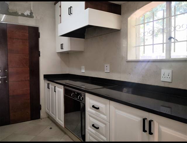 3 BEDROOM TOWNHOUSE TO LET IN ERASMUSKLOOF